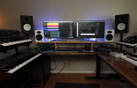 Studio Desk 04.jpg
